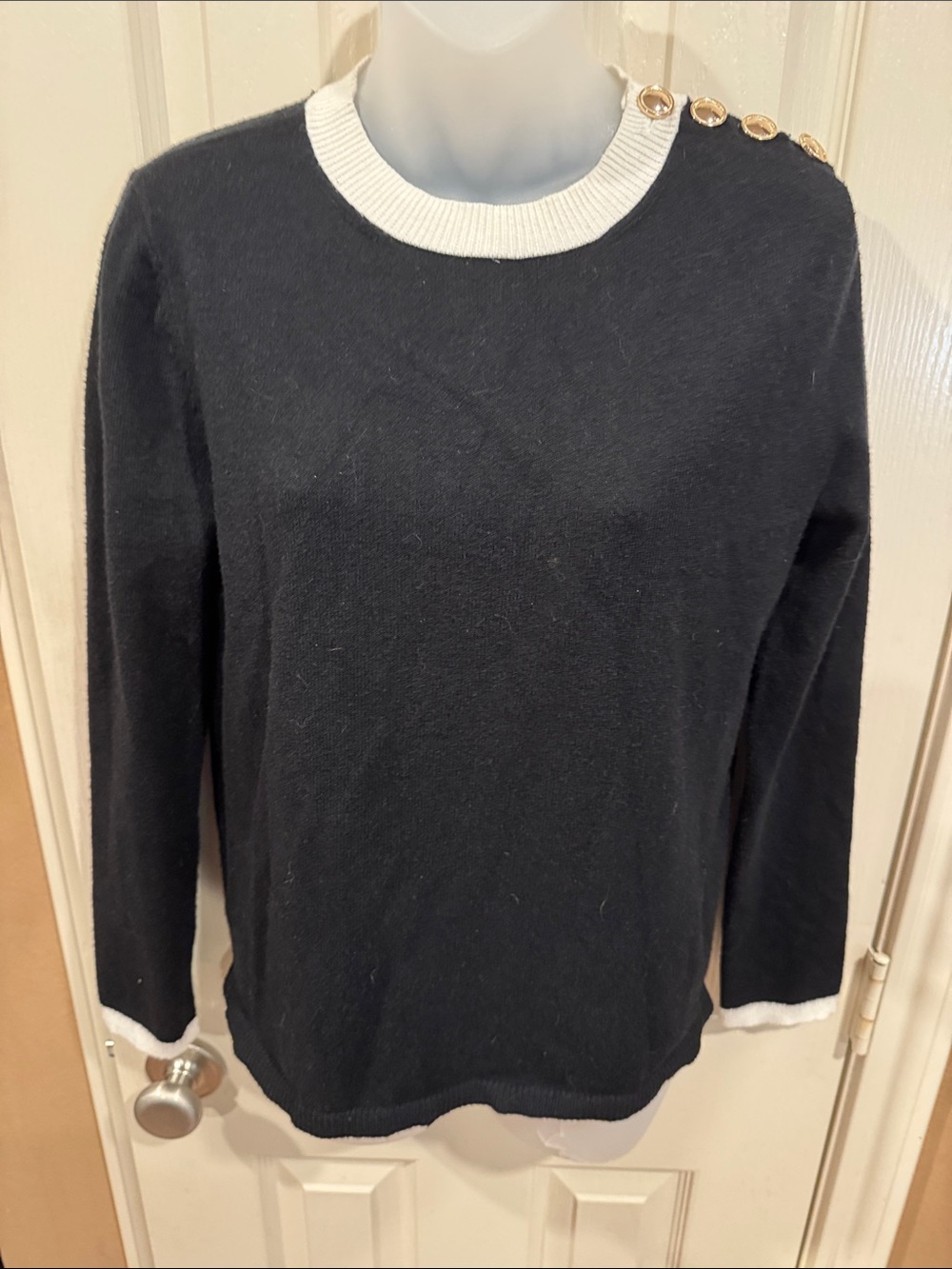 Ann Taylor Classic Black and White Sweater. Sz Medium - Picture 7 of 9
